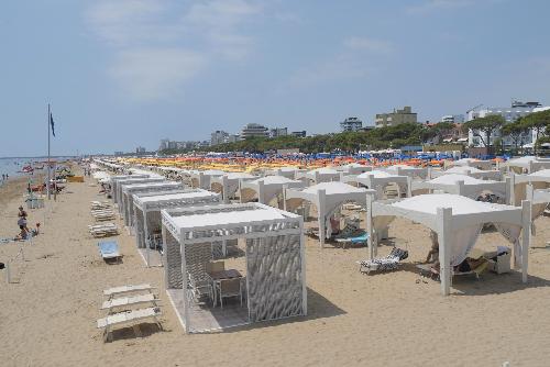 Il litorale di Lignano attrezzato per garantire la sicurezza sanitaria